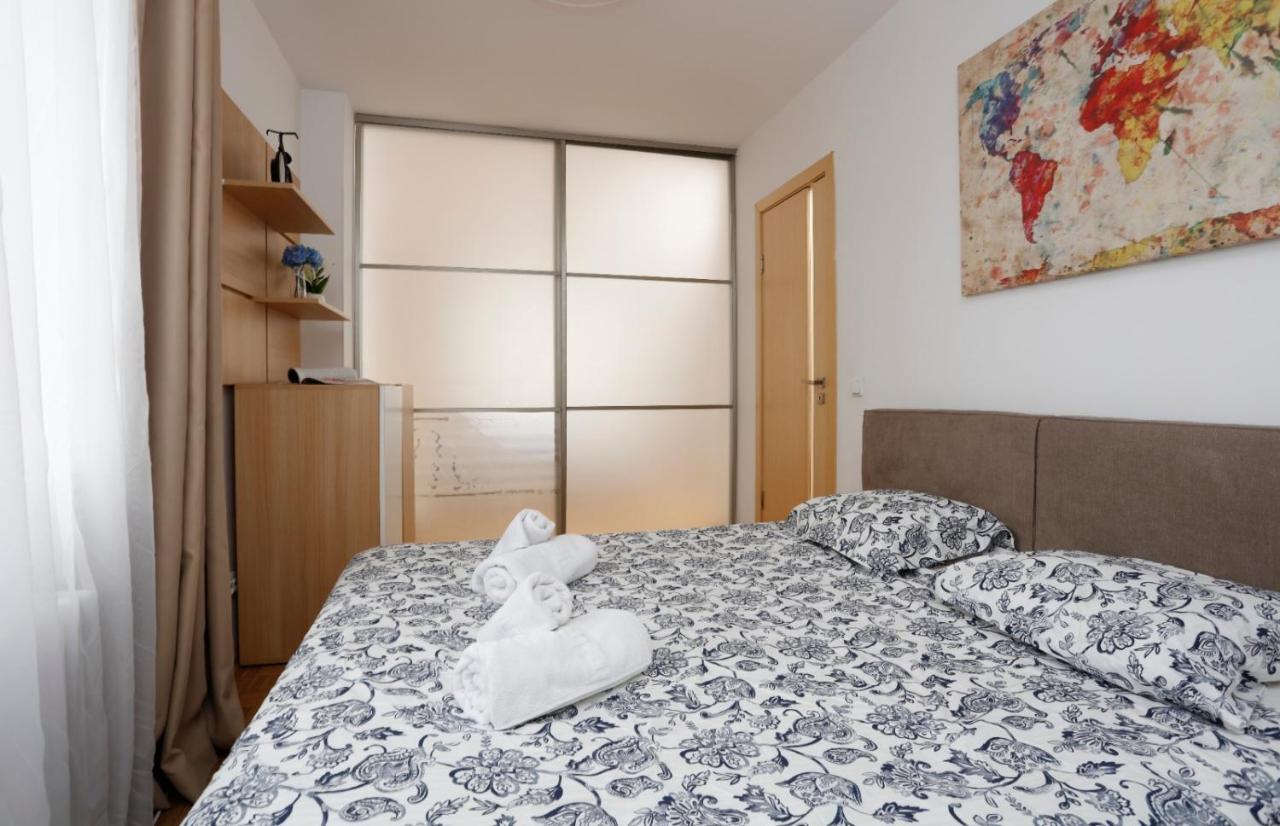 Lovely 2 Bedroom Apartment Near Old Town Бухарест Экстерьер фото
